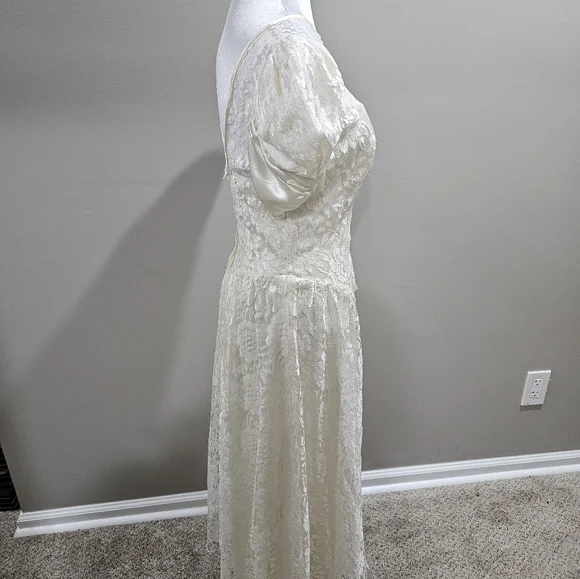 Vintage Wedding Dress - Picture 5 of 8